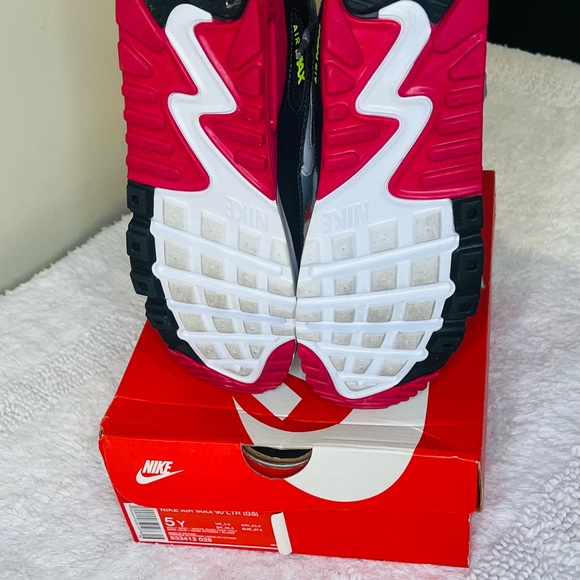 Nike Air Max SC (GS) | White / Gray / Black / Pink | Size 5Y - Picture 5 of 5